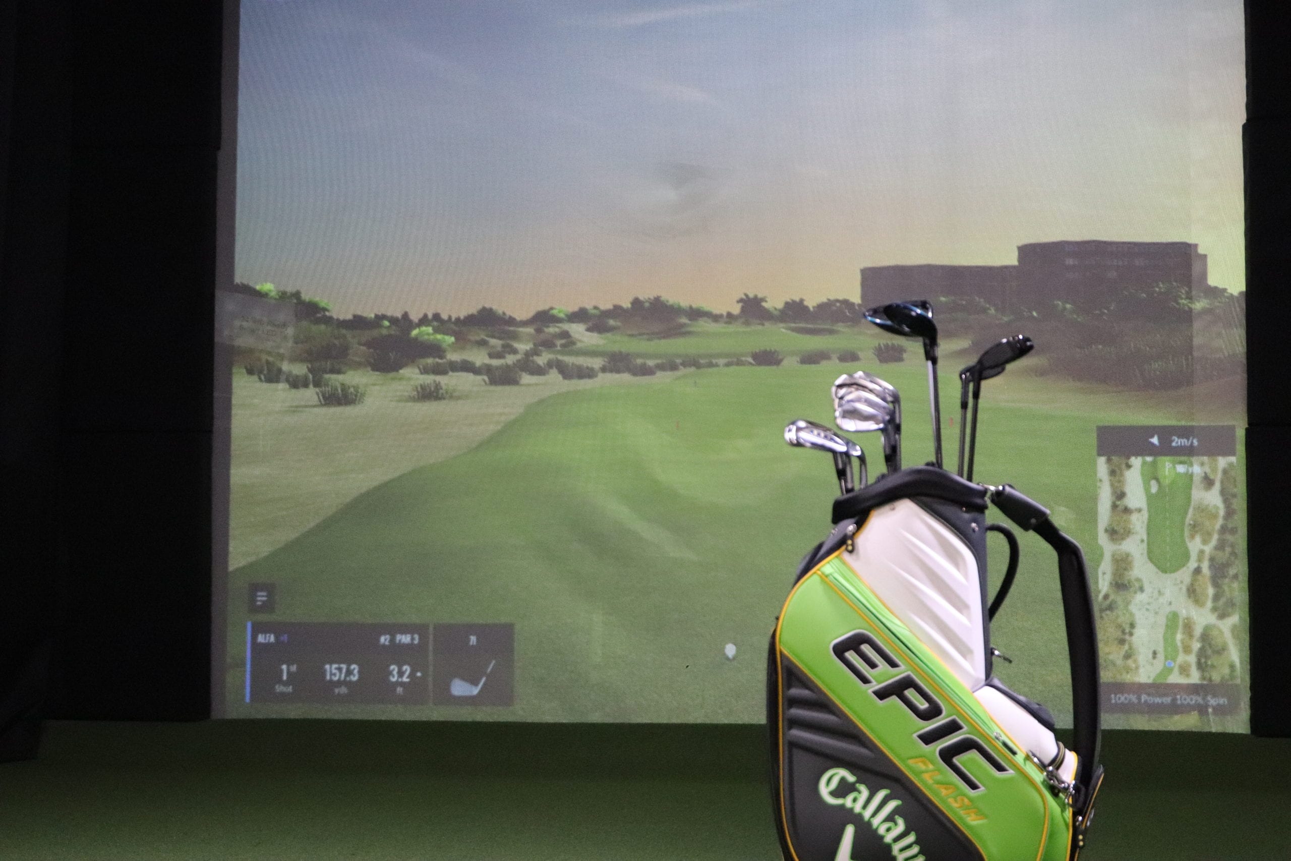 Play virtual golf in the City of London