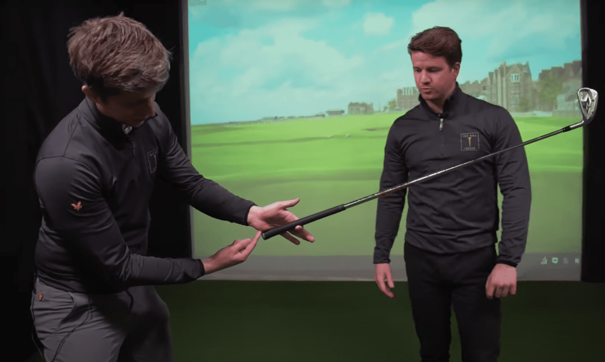 how to hold a golf club correctly in your hand